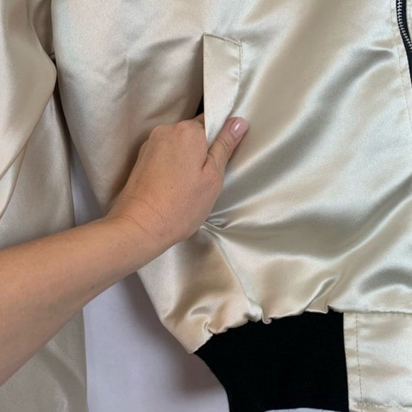 NWOT Rare UO Urban Renewal Soaring Desert Eagle Embroidered Satin Bomber - Picture 6 of 12